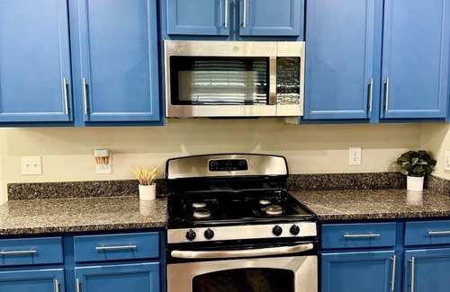 Moncks Corner Haus | Spacious 5-bedroom house in fabulous Moncks Corner w pool table game room & WiFi