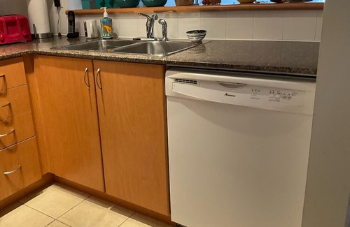 Coquitlam Wohnung | Sublet Jan.&Feb. 2025 Downtown Coquitlam. 5 min. from Skytrain and Coq. Centre