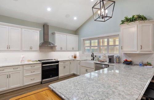 Burnside Haus | 4-bedroom house in welcoming Burnside with AC, WiFi. Enjoy your stay