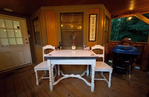 Canvas Kabine | Cozy 2-bedroom cabin in wonderful Mount Nebo with AC, Heat, WiFi
