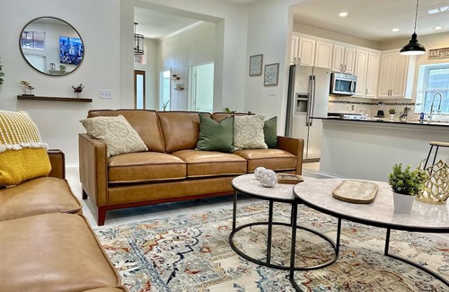 Frisco Haus | Luxury and Great Location in Frisco
