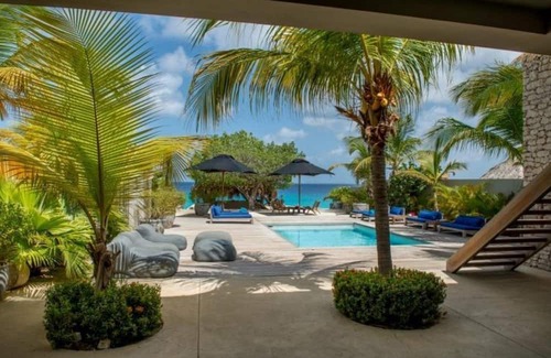 Kralendijk Haus | Luxury villa with private pool and private beach
