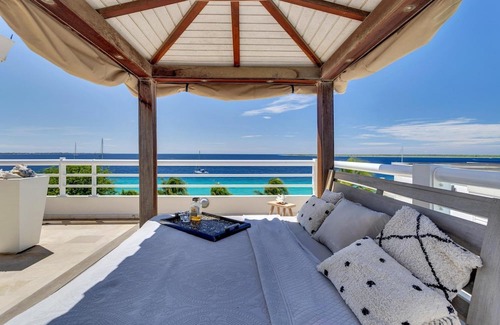 Kralendijk Haus | Luxury penthouse with private pool and beachfront