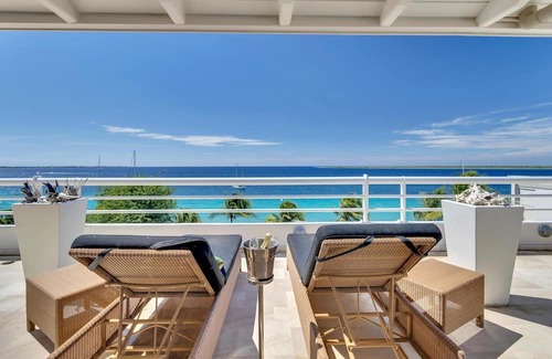 Kralendijk Haus | Luxury penthouse with private pool and beachfront