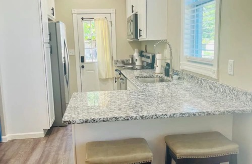 St. Louis Haus | Cozy townhome in Central St. Louis