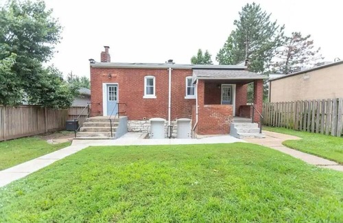 St. Louis Haus | Cozy townhome in Central St. Louis