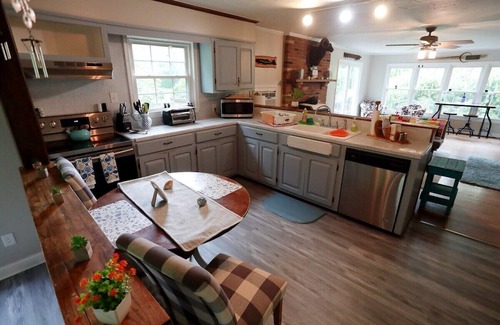 Sharpsburg Haus | Taylor's Landing C&O Retreat