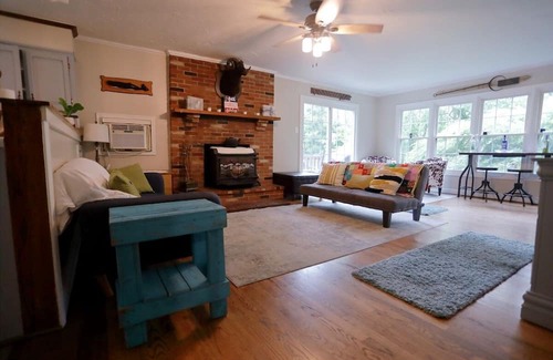 Sharpsburg Haus | Taylor's Landing C&O Retreat