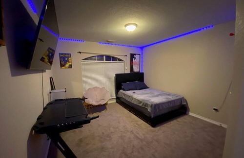 Pearland Haus | Upscale Pearland Home in Prime Location! Unique and Spacious!