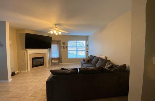 Pearland Haus | Upscale Pearland Home in Prime Location! Unique and Spacious!