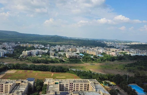 Nanded Wohnung | Luxurious 2-bedroom apartment in serene Pune with view, WiFi, AC, recliner
