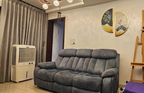Nanded Wohnung | Luxurious 2-bedroom apartment in serene Pune with view, WiFi, AC, recliner