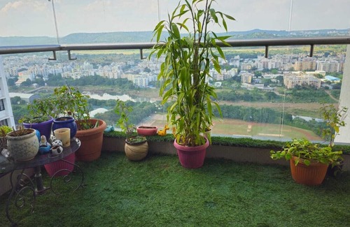 Nanded Wohnung | Luxurious 2-bedroom apartment in serene Pune with view, WiFi, AC, recliner