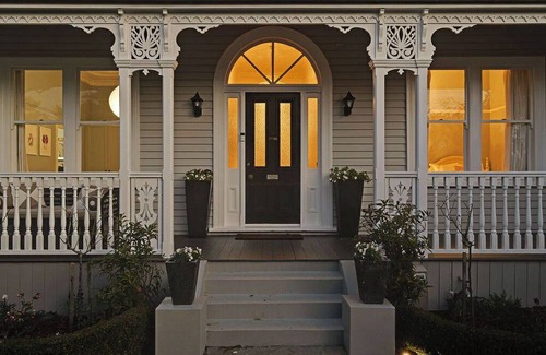 Devonport Haus | Stunning hillside home with city views