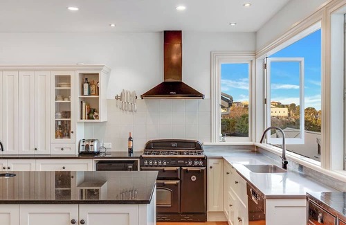 Devonport Haus | Stunning hillside home with city views