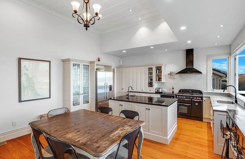 Devonport Haus | Stunning hillside home with city views