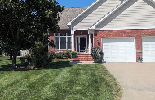 Hesston Haus | Meadow Lane Retreat Spacious 4-bedroom house in wonderful Hesston with AC, WiFi