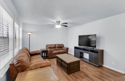 Texas City Haus | Private Bedroom w/Pool #7