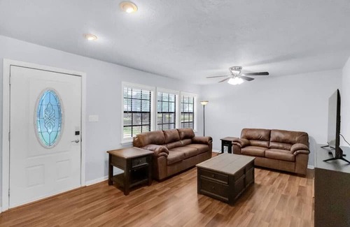 Texas City Haus | Private Bedroom w/Pool #7