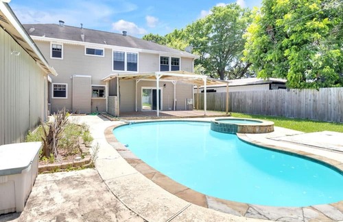 Texas City Haus | Private Bedroom w/Pool #7