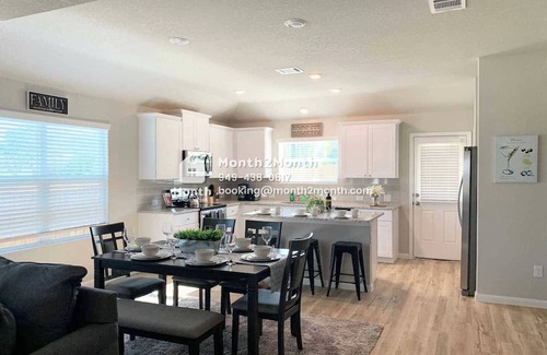 San Antonio Haus | Utopia on Booker Trail E#41225