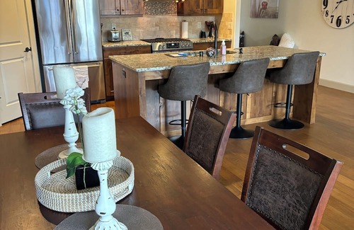 Battle Ground Haus | Charming 3-bedroom house with WiFi, AC in peaceful Battle Ground