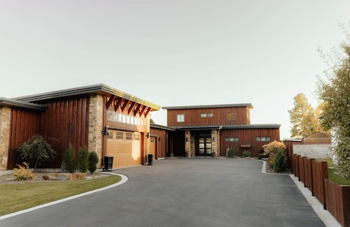 St. Anthony Haus | Snake River Estate - Direct River Access & Firepit