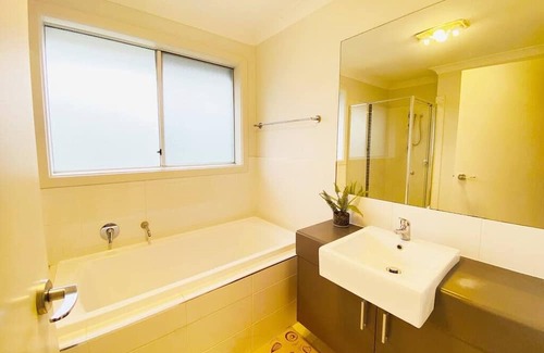Kellyville Haus | Kellyville 5Br-Closed to Shops, Parks and School