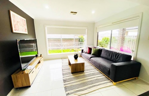 Kellyville Haus | Kellyville 5Br-Closed to Shops, Parks and School