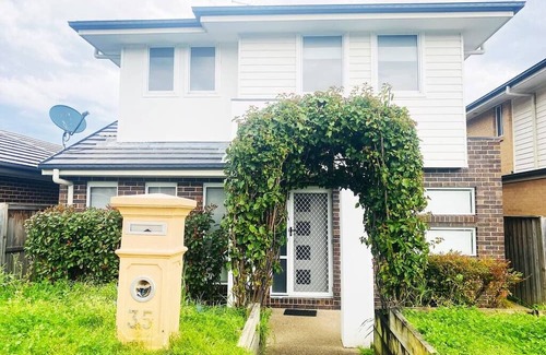 Kellyville Haus | Kellyville 5Br-Closed to Shops, Parks and School