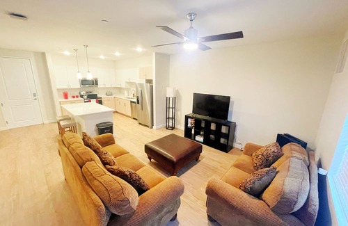 Nor Este Wohnung | 1br/1bath - Corner Luxury Apartment. 7 min from Balloon Fiesta Park. Views! n