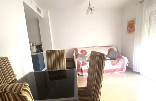 Puerto de Mazarron Wohnung | Accessible apartment 50 metres to beach ,large communal pool, sea view balcony