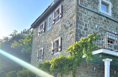 Oprtalj Hütte | Charming 2-bedroom cottage with swimmingpool in welcoming Oprtalj with WiFi, AC
