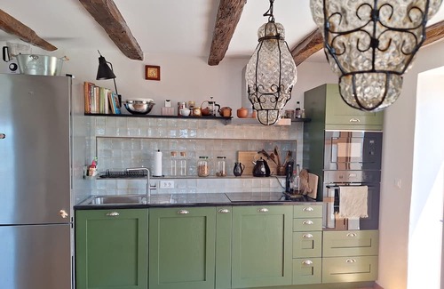 Oprtalj Hütte | Charming 2-bedroom cottage with swimmingpool in welcoming Oprtalj with WiFi, AC