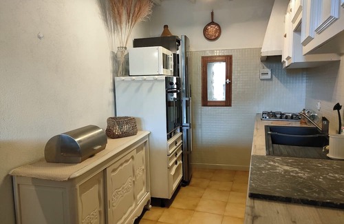 Le Barroux Wohnung | Accommodation with terraces and swimming pool in the center of the village of Le Barroux