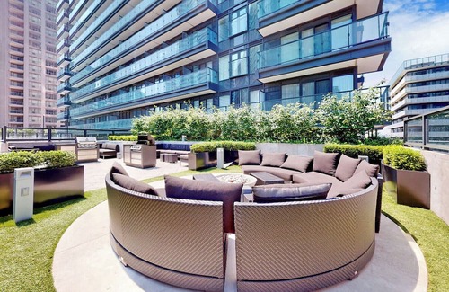 Bay Cloverhill Eigentumswohnung | Luxurious City Retreat with Stunning Views, Modern Amenities & Prime Location!nn