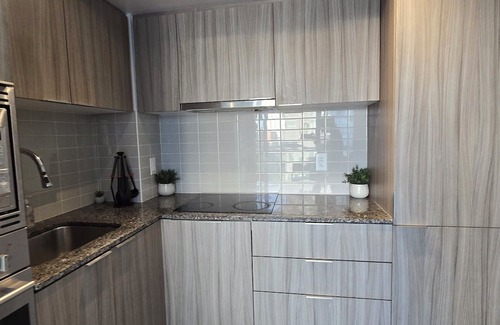 Bay Cloverhill Eigentumswohnung | Luxurious City Retreat with Stunning Views, Modern Amenities & Prime Location!nn