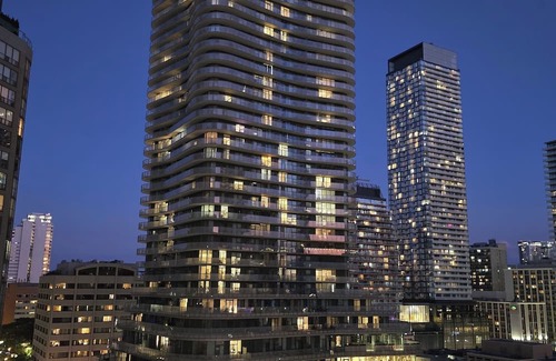 Bay Cloverhill Eigentumswohnung | Luxurious City Retreat with Stunning Views, Modern Amenities & Prime Location!nn