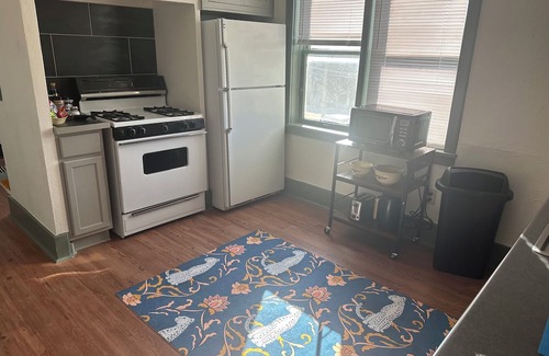 Fayetteville Wohnung | Why Drive When you can Walk? Off Dickson Top Floor Apartment