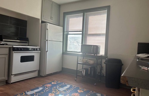 Fayetteville Wohnung | Why Drive When you can Walk? Off Dickson Top Floor Apartment