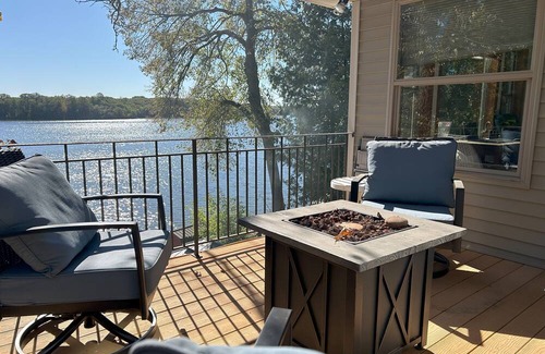 Zimmerman Kabine | Charming Lake Home with endless hosting options!