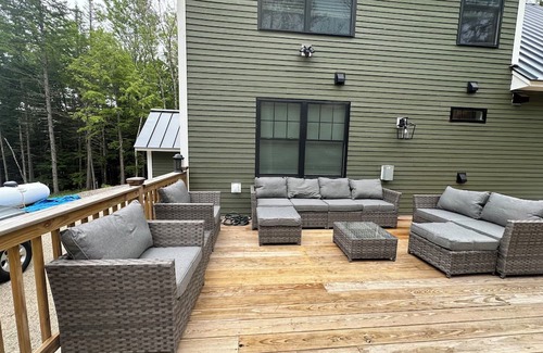 Brownfield Haus | Spacious 5-bedroom house with short walk to the banks of the Saco river