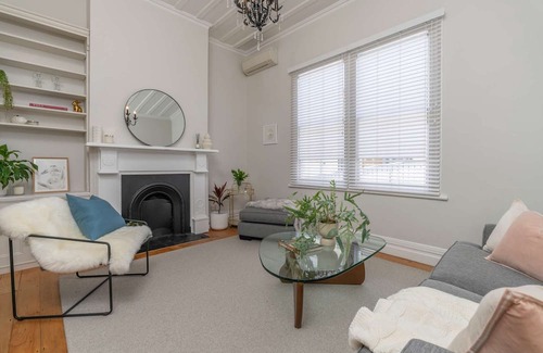 Kingsland Haus | Spacious 4-bedroom house in marvelous Auckland with WiFi, AC