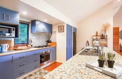 Mowbray Haus | Valley Views Lodge- Country home in Port Douglas