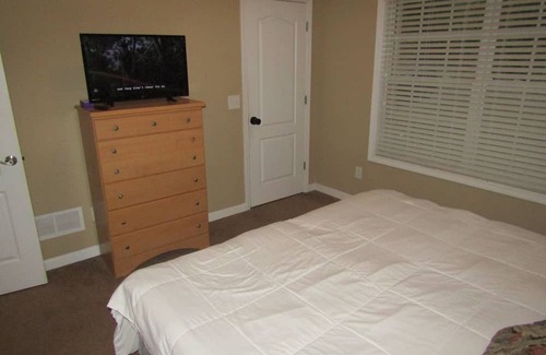 Clarkdale Haus | Charming 1-bedroom space with livingroom WiFi and AC in fabulous Douglasville