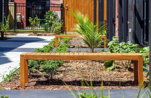 Henderson Haus | Prime West Auckland: 2Bedroom Townhouse