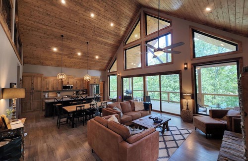 Drasco Kabine | Cedar Pointe Lodge