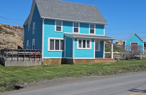 Twillingate Haus | Above The Tickle Twillingate Vacation Home.nTraditional Saltbox House est 1901