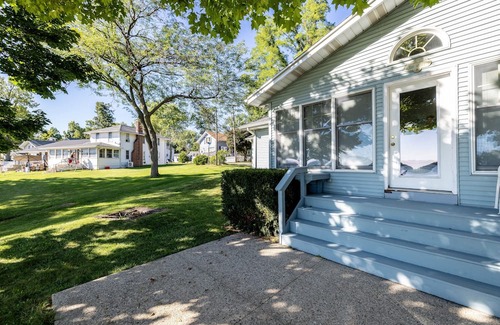 North Webster Hütte | Cozy three-bedroom cottage perfect for a lakeside get-away