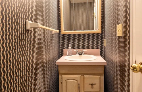 North Webster Hütte | Cozy three-bedroom cottage perfect for a lakeside get-away